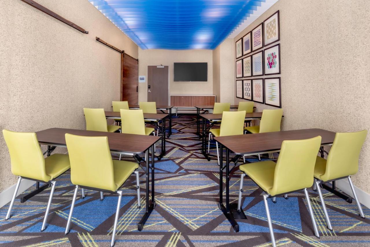 Holiday Inn Express & Suites - Milwaukee West Allis By Ihg エクステリア 写真