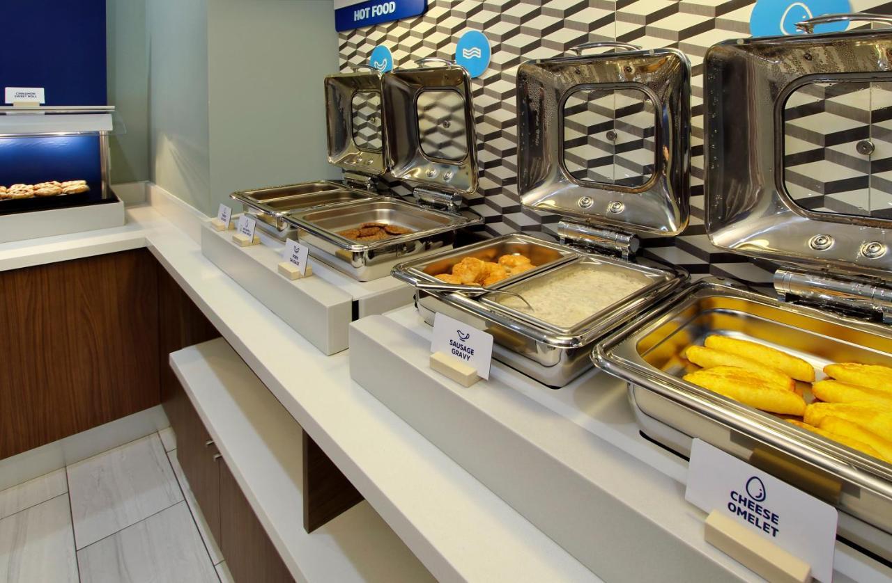 Holiday Inn Express & Suites - Milwaukee West Allis By Ihg エクステリア 写真
