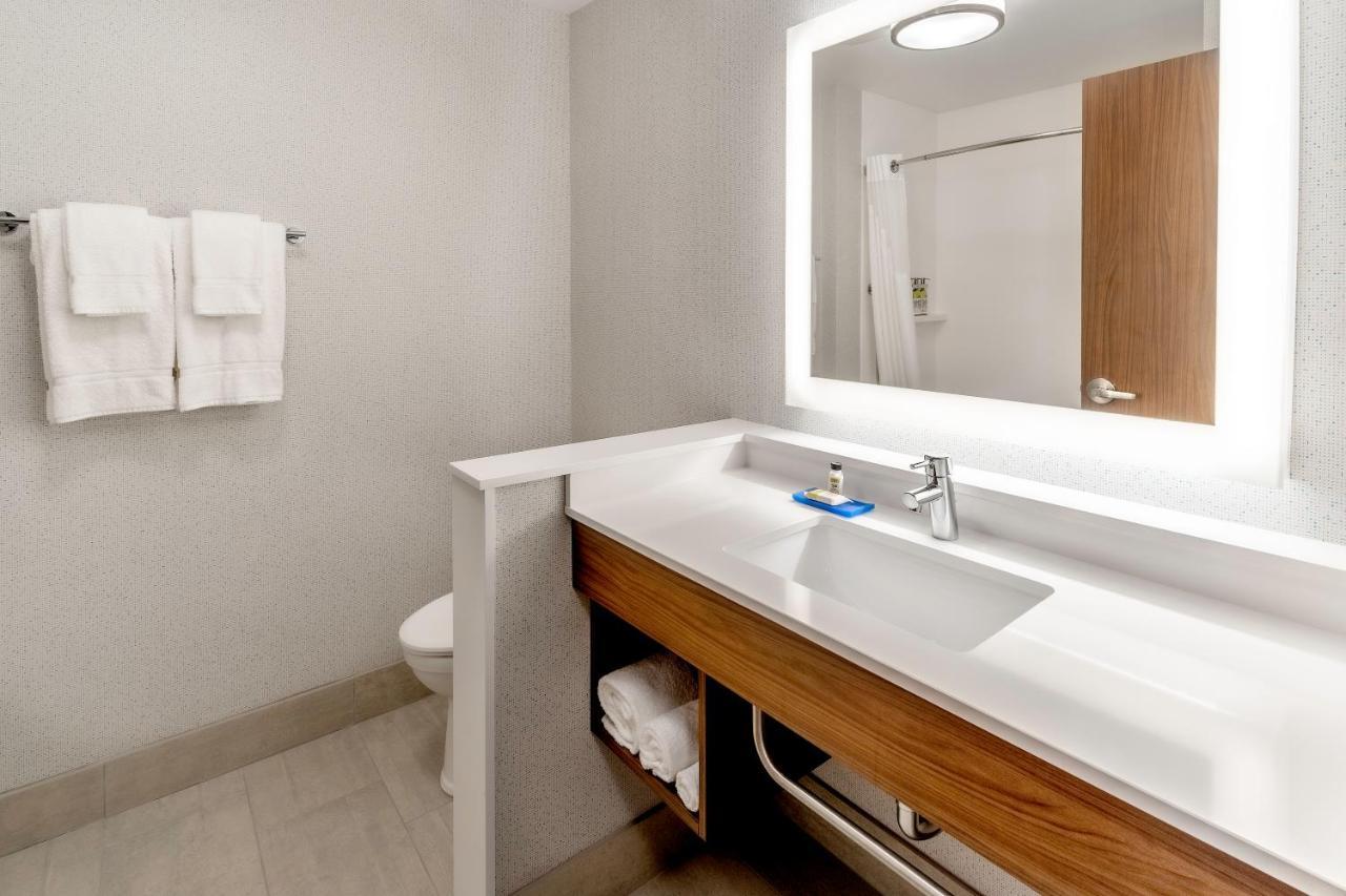 Holiday Inn Express & Suites - Milwaukee West Allis By Ihg エクステリア 写真